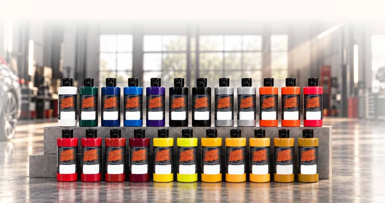 Botes de 150 ml de la Essential Line en un taller
